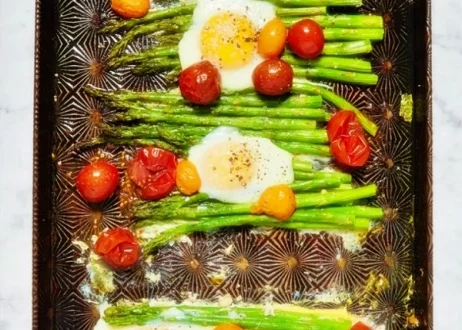œufs à la poêle asperges tomates