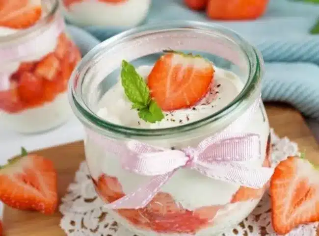 Caillé de fraise à la vanille