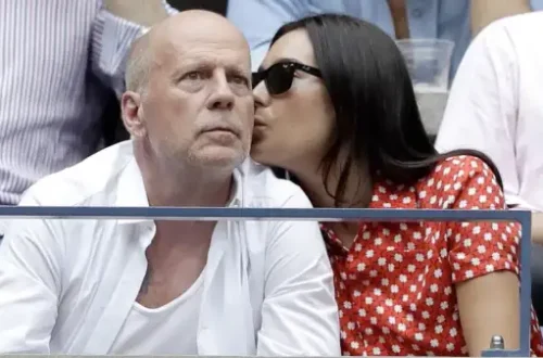 La femme de Bruce Willis avertit les paparazzi.