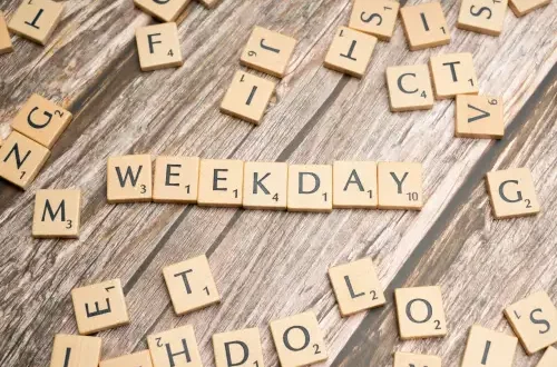 Famille qui partage des activités ensemble le week-end